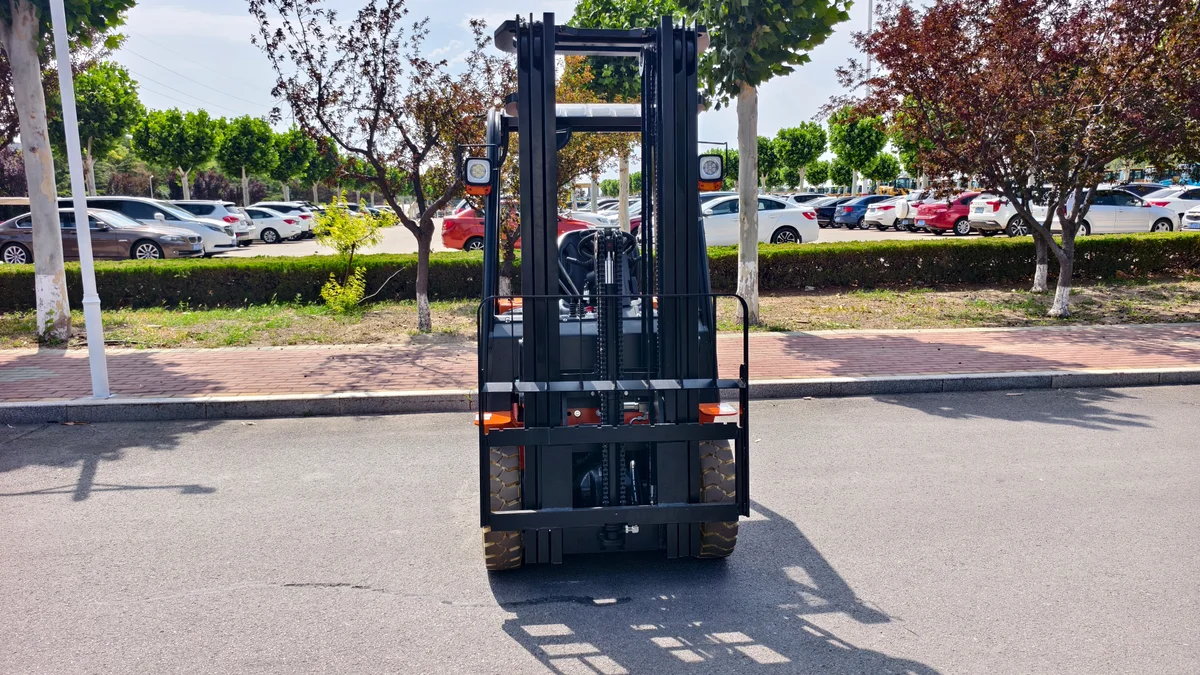 2 Ton Electric Forklift — Impetus FB20 detail view 3