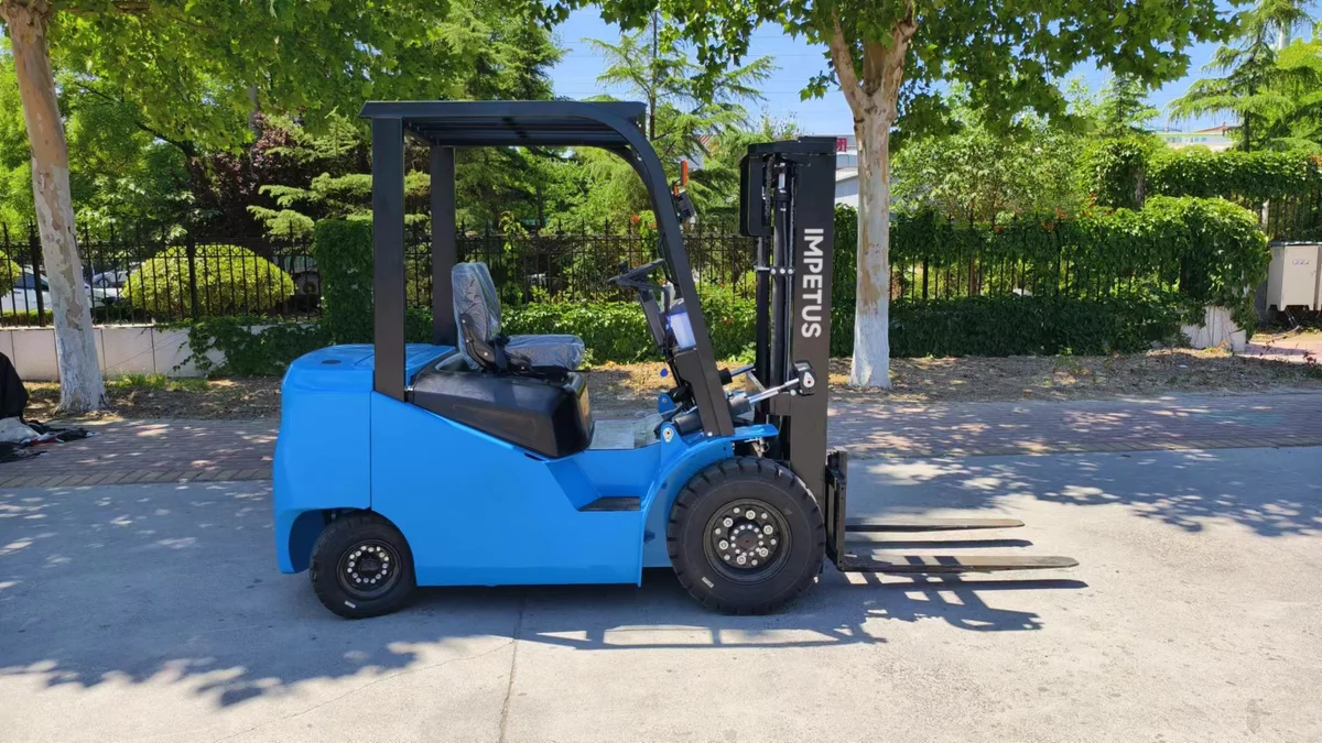 2.5 Ton Electric Forklift — Impetus FB25 detail view 2