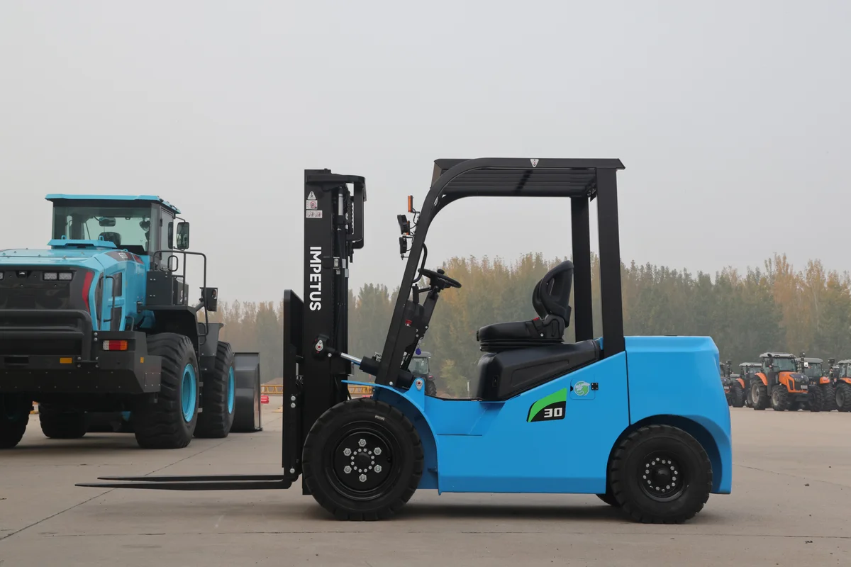 3 Ton Electric Forklift — Impetus FB30 detail view 2