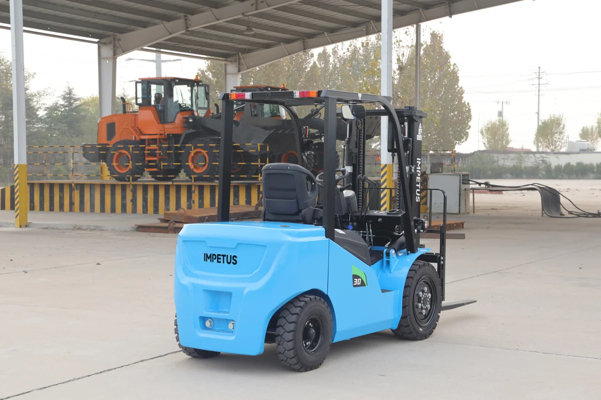 3 Ton Electric Forklift — Impetus FB30 detail view 3