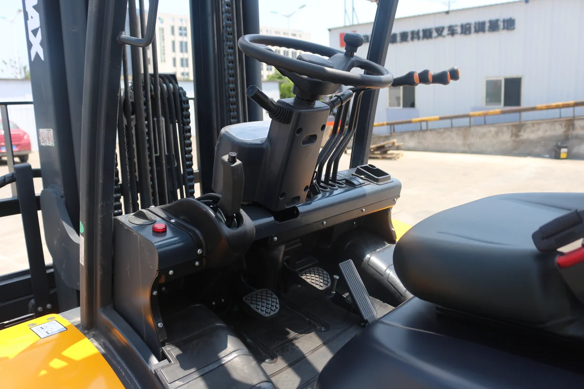 2.5 Ton Off-Road Forklift (2WD/4WD) — Impetus RT25 detail view 6