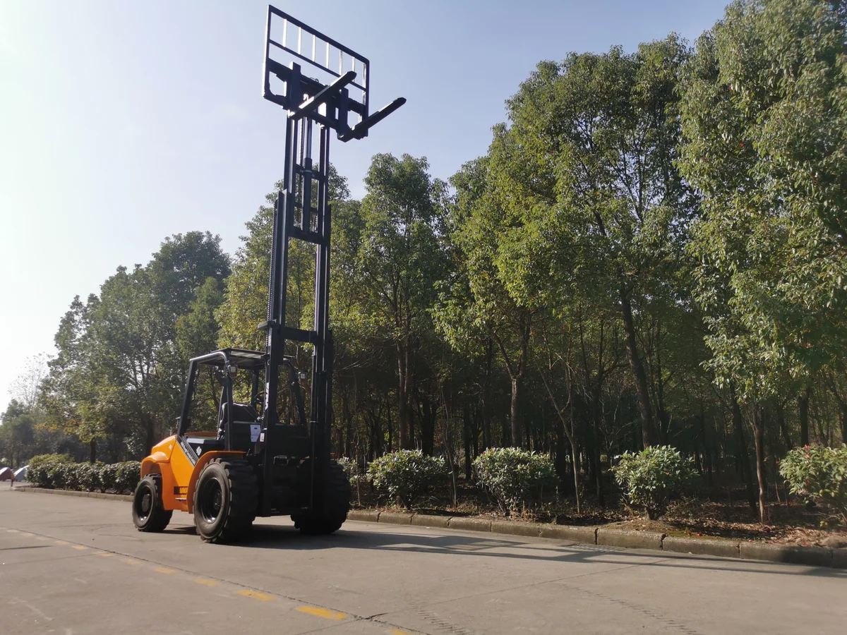 4 Ton Off-Road Forklift (2WD/4WD) — Impetus RT40 detail view 2