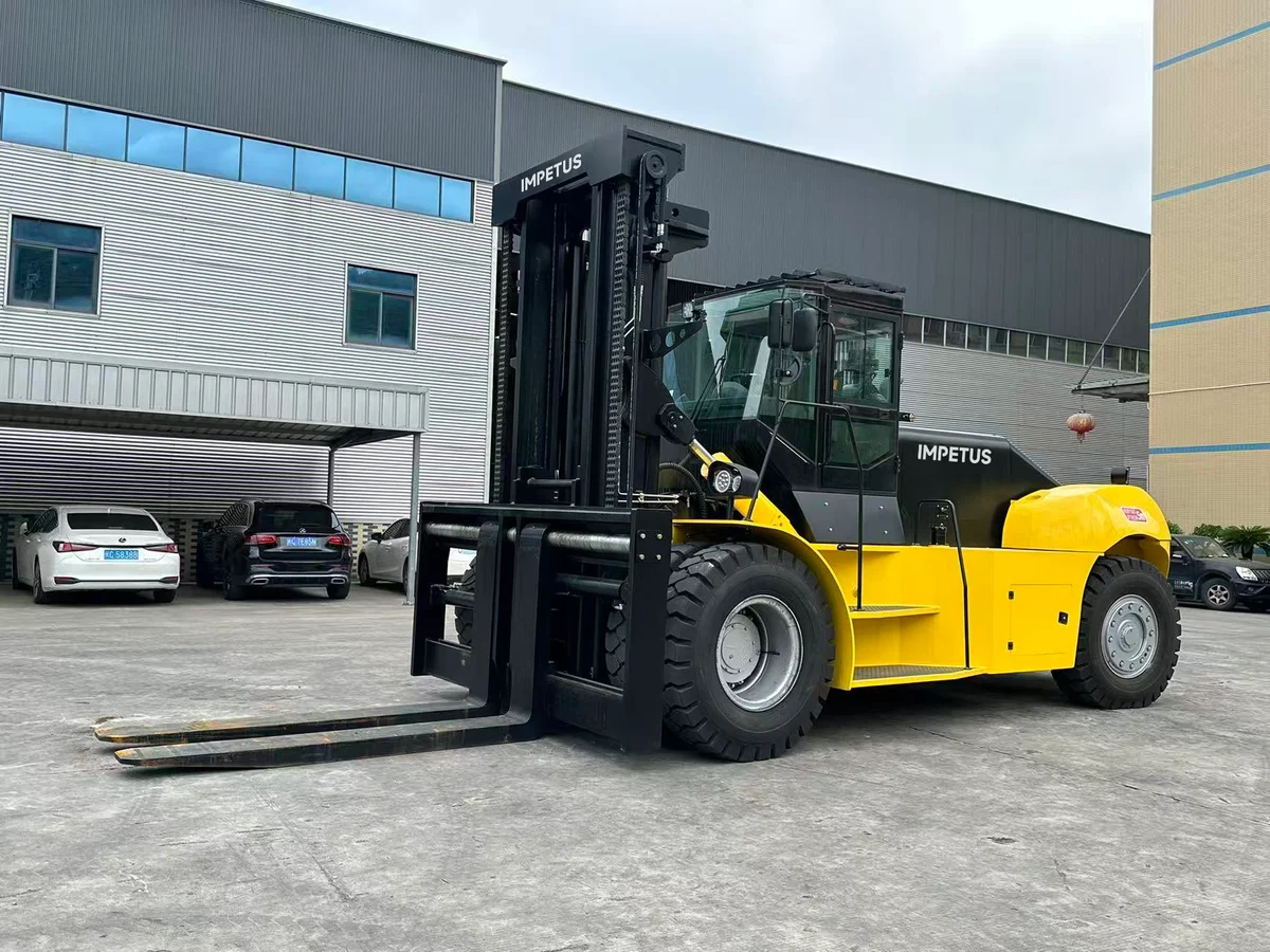 30 Ton Heavy Forklift — Impetus FD300 detail view 2