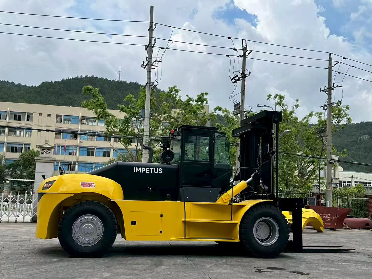30 Ton Heavy Forklift — Impetus FD300 detail view 3