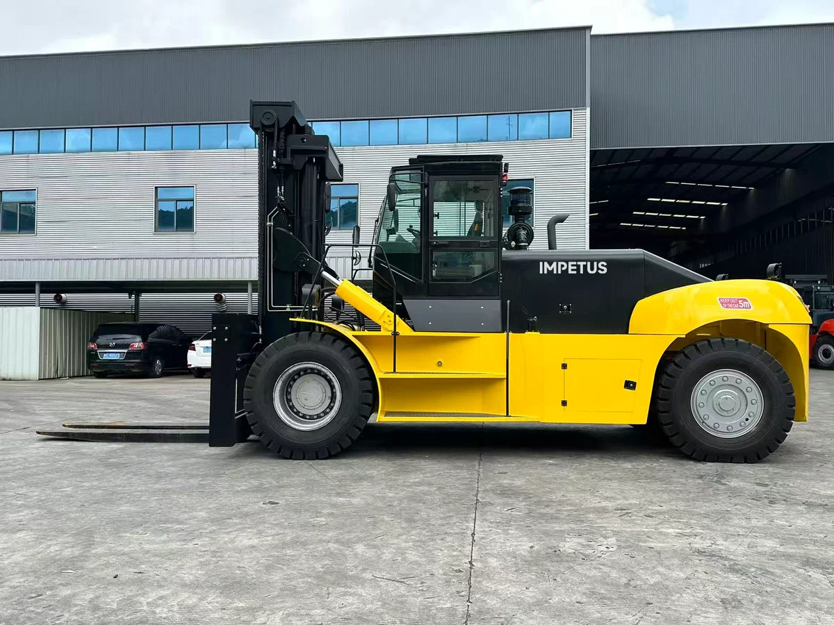 30 Ton Heavy Forklift — Impetus FD300 detail view 4