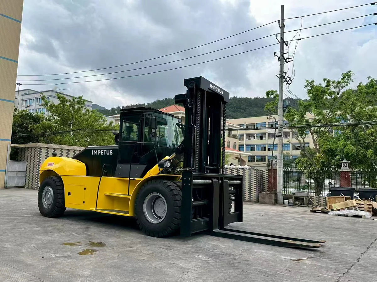 30 Ton Heavy Forklift — Impetus FD300 detail view 5