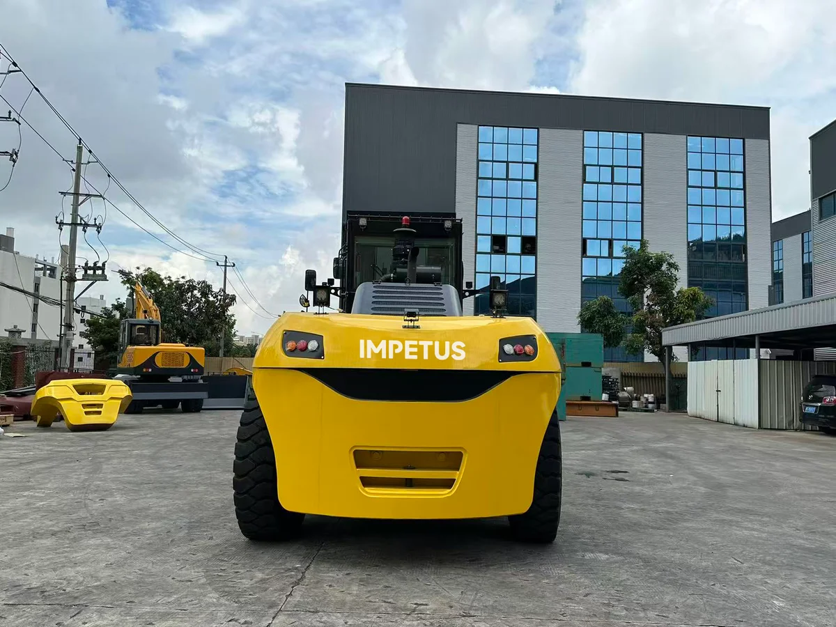 30 Ton Heavy Forklift — Impetus FD300 detail view 6