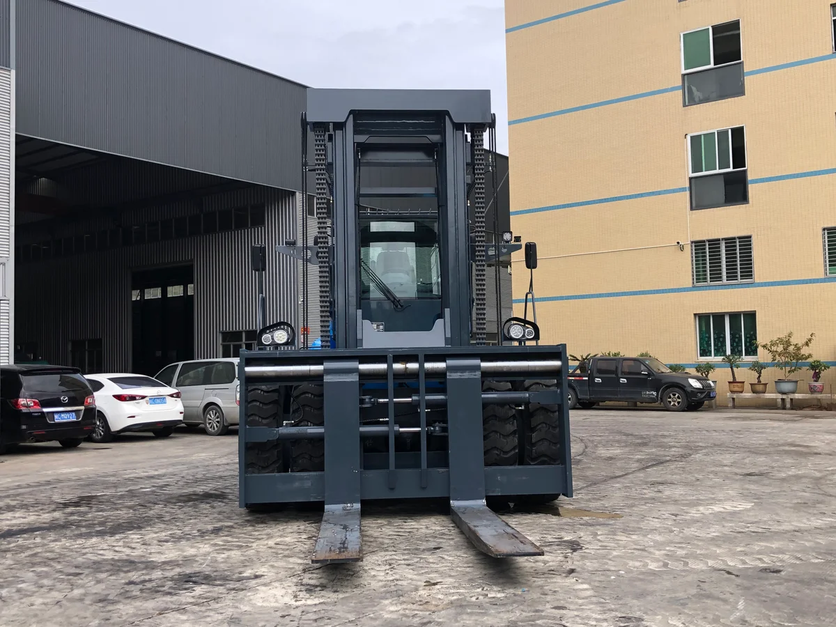 35 Ton Heavy Forklift — Impetus FD350 detail view 2