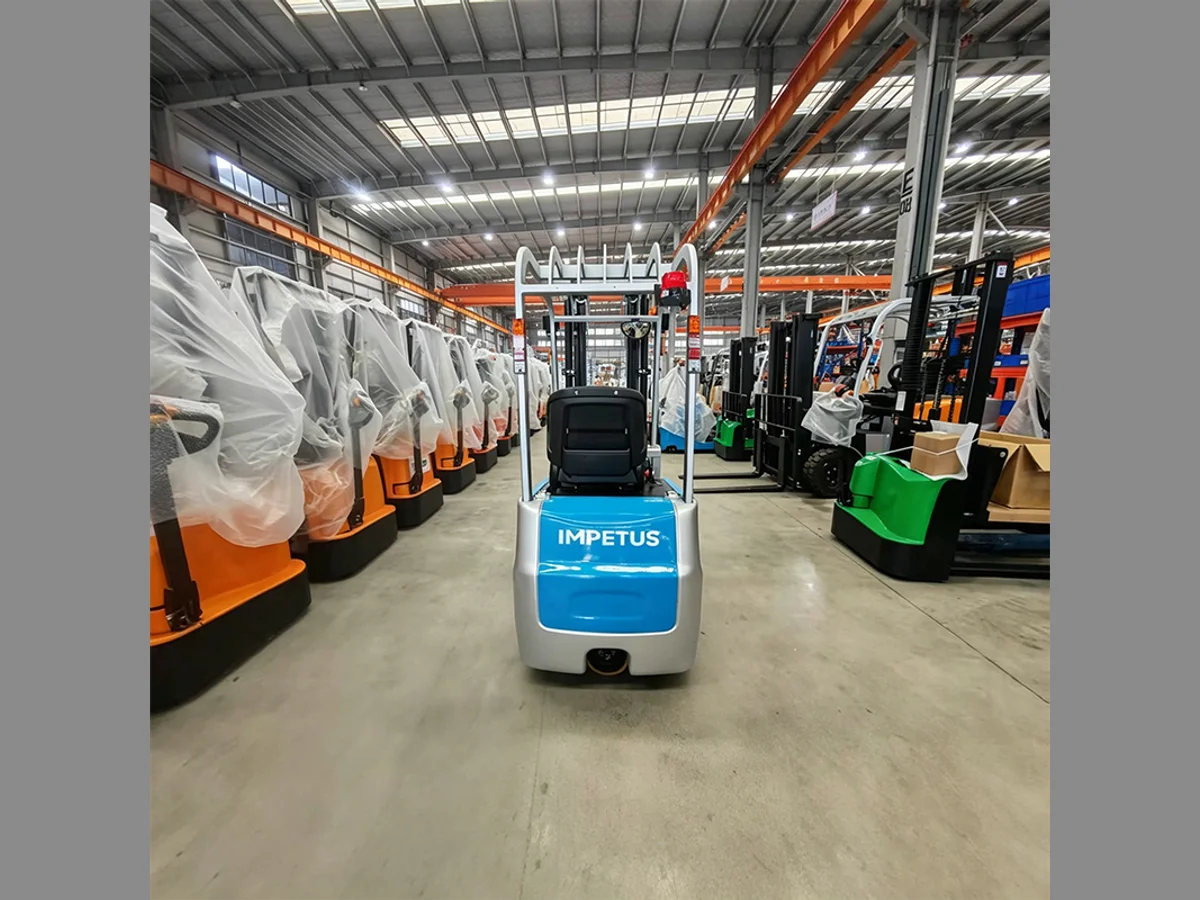 1 Ton 3-Wheel Electric Forklift — Impetus FB10A detail view 5
